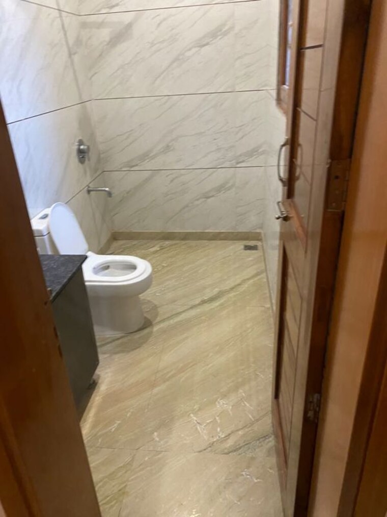 Bathroom, kharar mohali road 2 Bedroom 1300 Sq.Ft. Apartment In Kharar Mohali Road Kharar 10628395