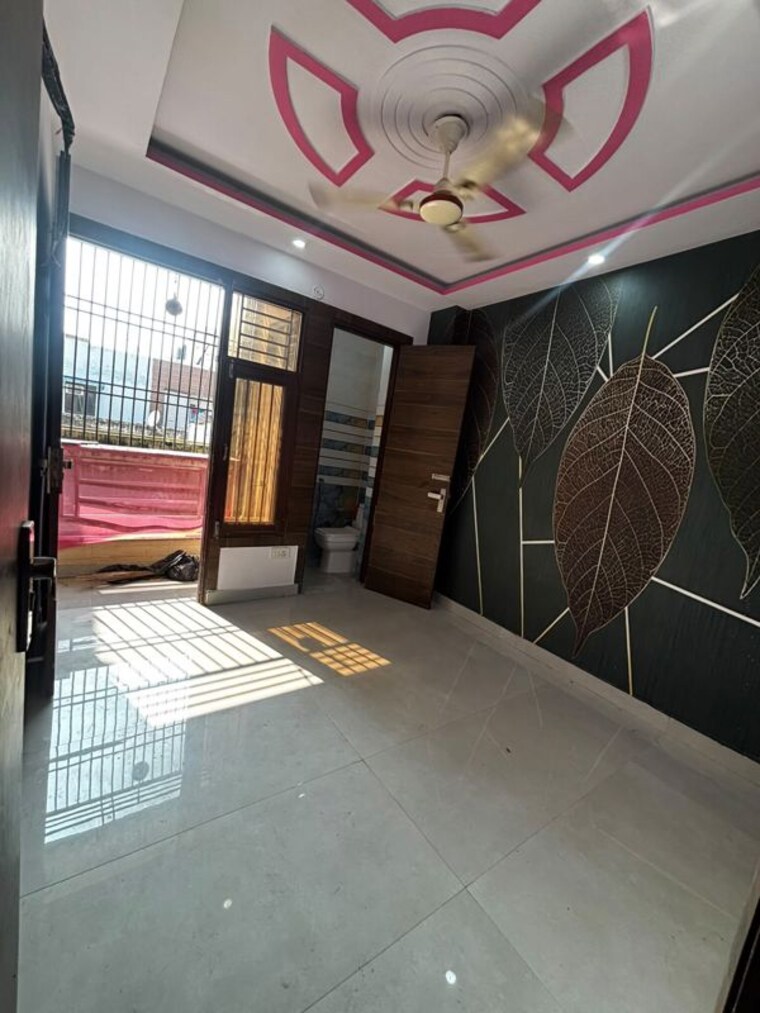 Balcony, dwarka mor 2 Bedroom 55 Sq.Yd. Builder Floor In Dwarka Mor Delhi 10628408