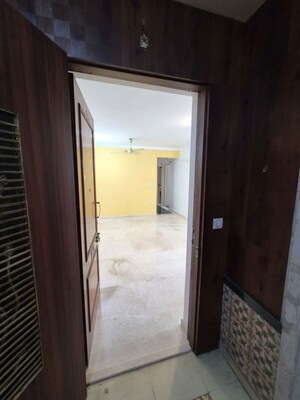 Building Lobby in 2.5 BHK Apartment at Hiranandani Meadows, Manpada – for Rent