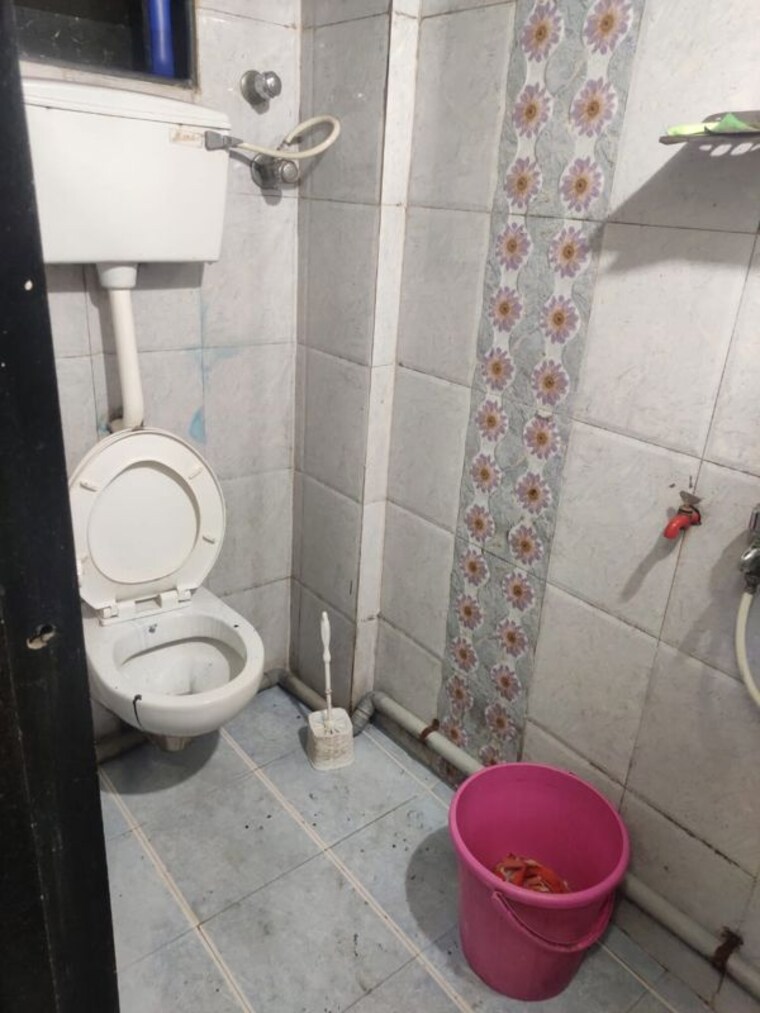 Bathroom, omkar-darshan-chs 1 Bedroom 300 Sq.Ft. Apartment In Andheri East Mumbai 10628472