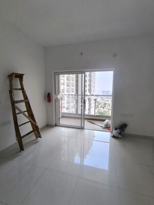 Room in 2 BHK Apartment at Runwal The Central Park, Chinchwad – for Rent