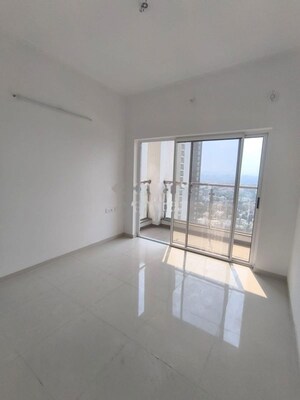 Room in 2 BHK Apartment at Runwal The Central Park, Chinchwad – for Rent