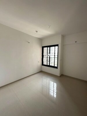 Room in 3 BHK Apartment at Kohinoor Sportsville, Hinjewadi – for Rent
