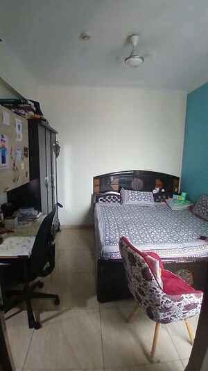 Team Area in 2 BHK Apartment at Gaur City 2 - 14th Avenue, Sector 16c Greater Noida – for Rent