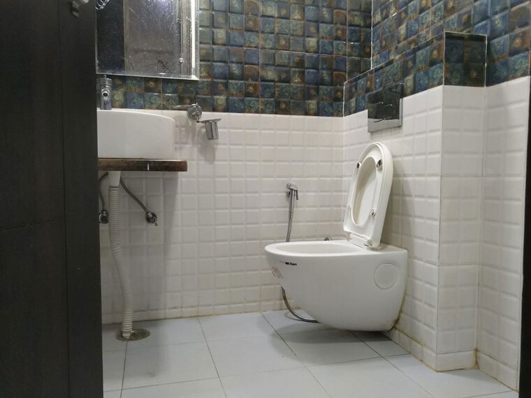 Bathroom, sushant lok i Studio 540 Sq.Ft. Builder Floor In Sushant Lok I Gurgaon 10628546
