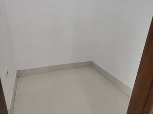 Room in 2 BHK Apartment at DB Realty Orchid Woods, Goregaon East – for Rent