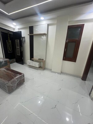 Room in 2 BHK Builder Floor at Sapphire Tower, Sector 104 – for Rent