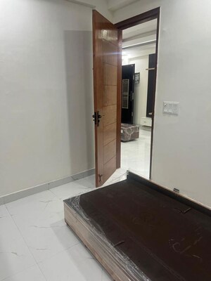 Room in 2 BHK Builder Floor at Sapphire Tower, Sector 104 – for Rent