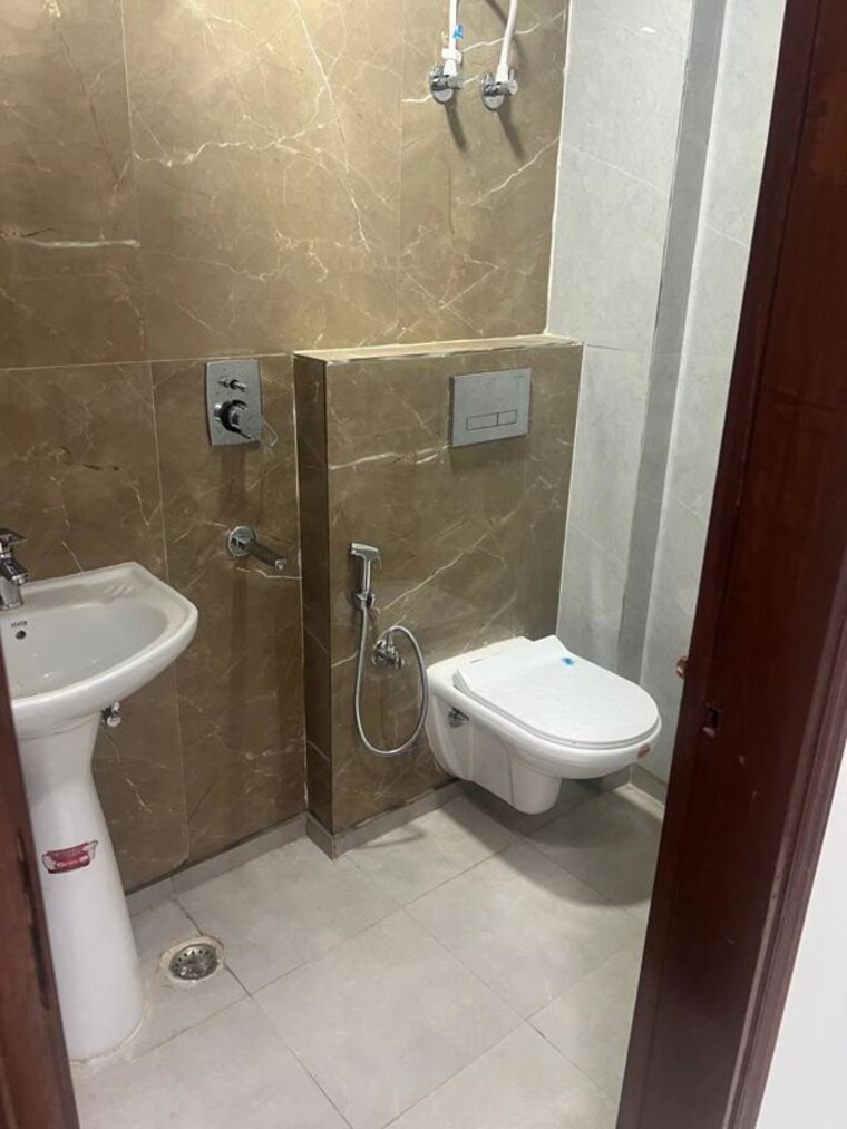 Bathroom, sapphire-tower 2 Bedroom 1250 Sq.Ft. Builder Floor In Sector 104 Noida 10628563
