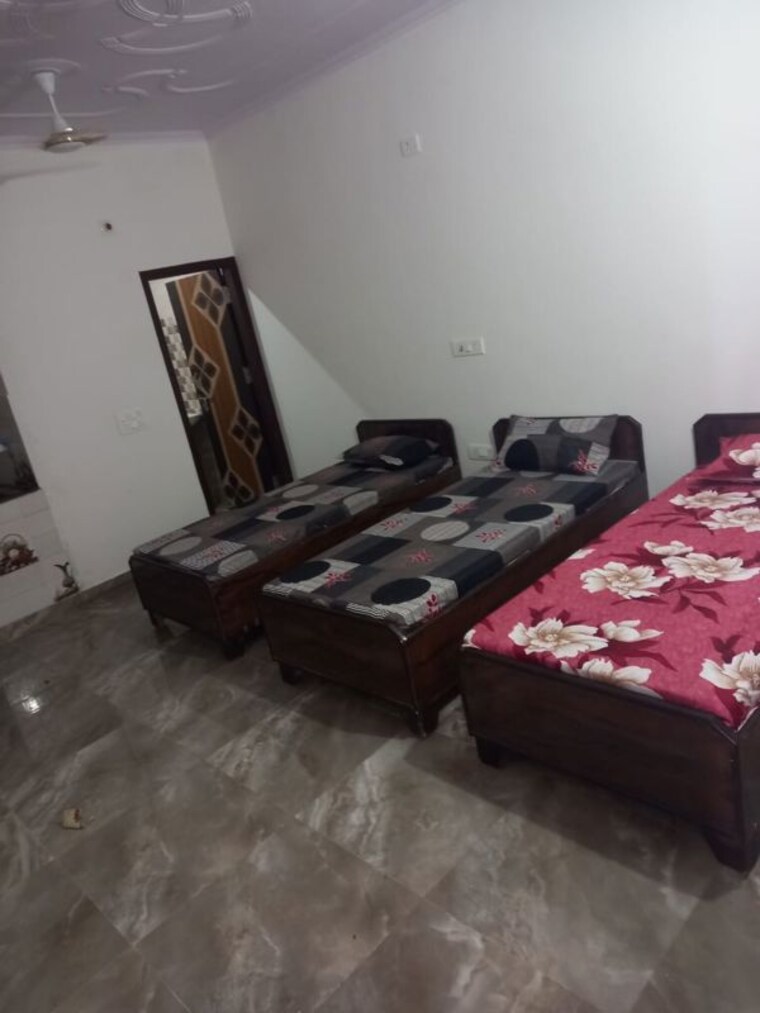 Bedroom, sector 132 Pg For Girls In Sector 132 10628582