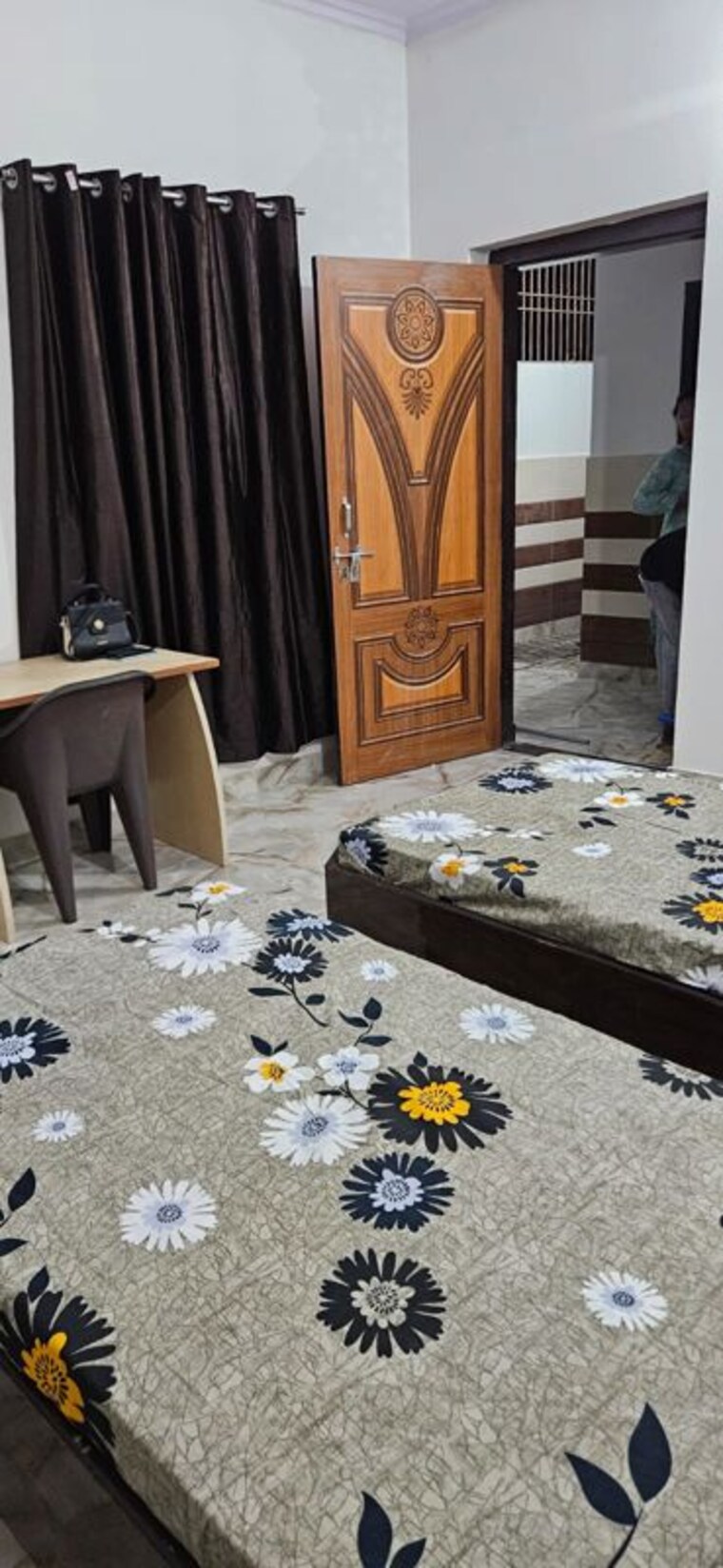 Bedroom, sector 132 Pg For Girls In Sector 132 10628582