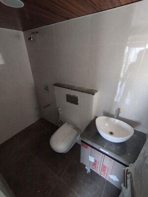 Bathroom in 5 BHK Apartment at Shapoorji Pallonji BKC 28, Bandra East – for Rent