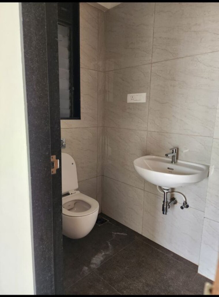 Bathroom, chandak-34-park-estate 2 Bedroom 617 Sq.Ft. Apartment In Goregaon West Mumbai 10628653