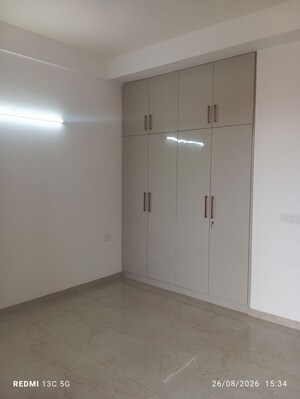 Room in 2.5 BHK Apartment at Smart World Orchard, Sector 61 – for Rent