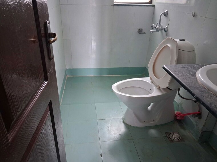 Bathroom, sector 22 2 Bedroom 1250 Sq.Ft. Builder Floor In Sector 22 Gurgaon 10628715