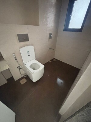 Bathroom in 6 BHK Apartment at Kanakia Silicon Valley, Powai – for Sale
