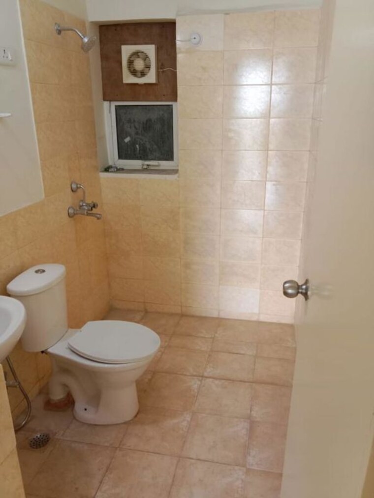 Bathroom, jaypee-greens-aman 2 Bedroom 953 Sq.Ft. Apartment In Sector 151 Noida 10628717