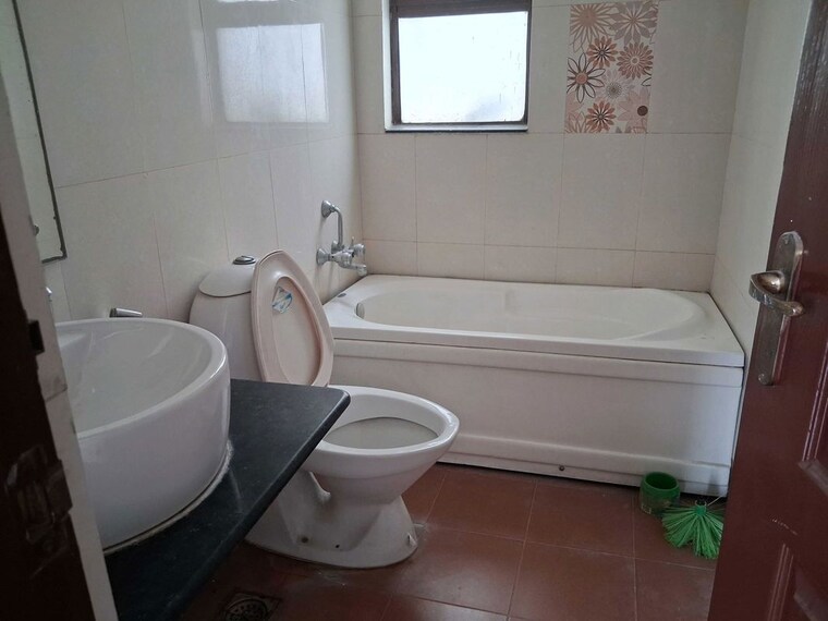 Bathroom, sector 22 2 Bedroom 1250 Sq.Ft. Builder Floor In Sector 22 Gurgaon 10628752