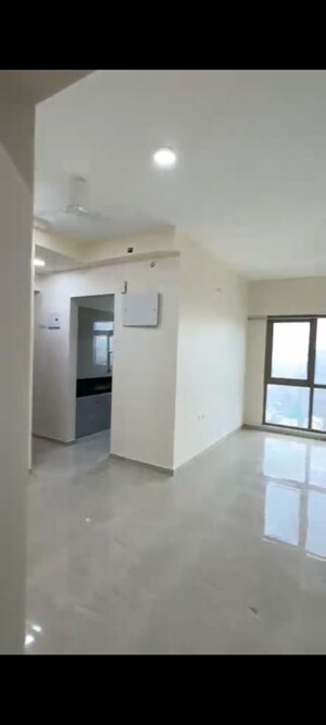 Room in 2 BHK Apartment at Sheth Auris Serenity Tower 2, Malad West – for Rent