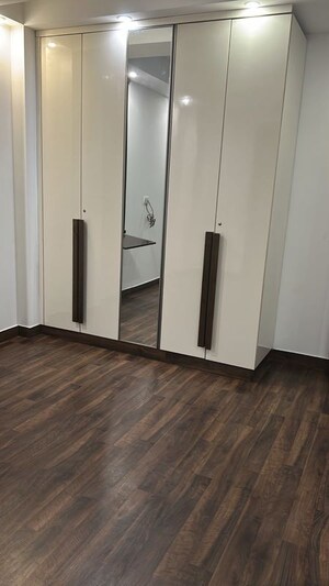 Room in 3 BHK Builder Floor at Kalkaji – for Rent