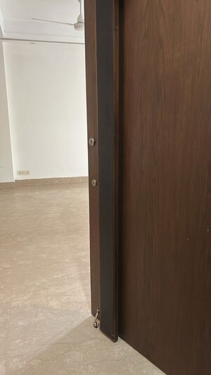 Room in 3 BHK Builder Floor at Kalkaji – for Rent