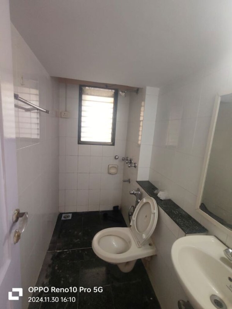 Bathroom, palazzio-chs 2 Bedroom 900 Sq.Ft. Apartment In Powai Mumbai 10628793