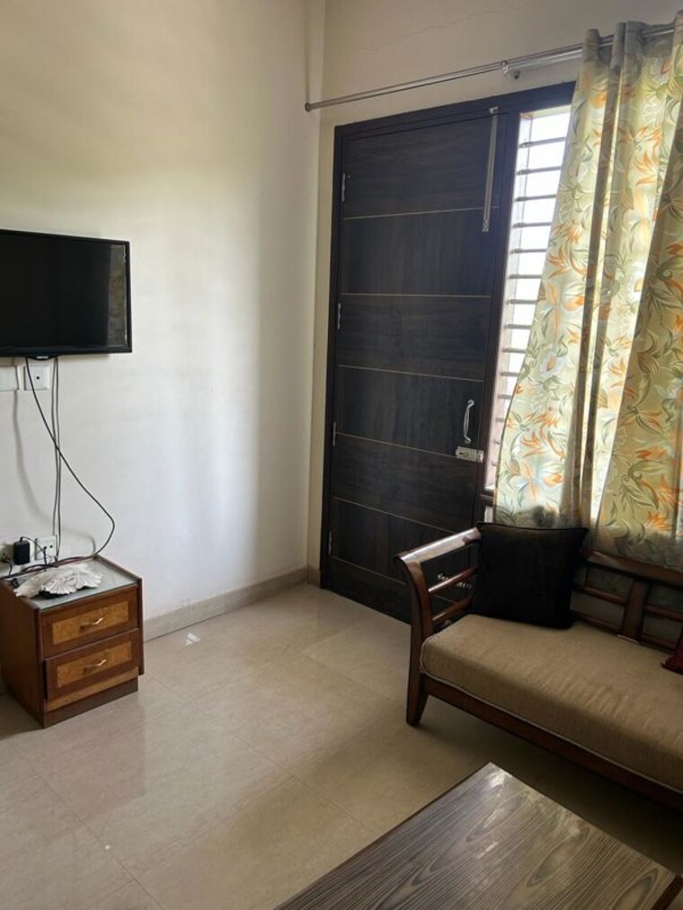 Living Room, dlf phase i 2 Bedroom 2832 Sq.Ft. Builder Floor In Dlf Phase I Gurgaon 10628819