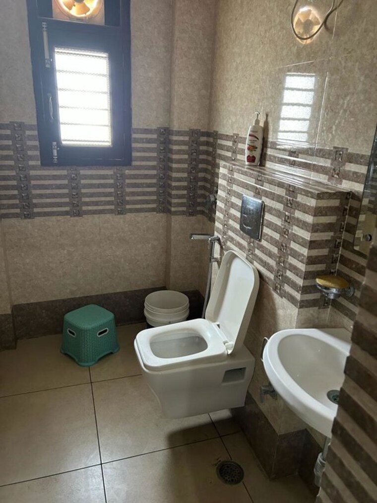 Bathroom, dlf phase i 2 Bedroom 2832 Sq.Ft. Builder Floor In Dlf Phase I Gurgaon 10628819