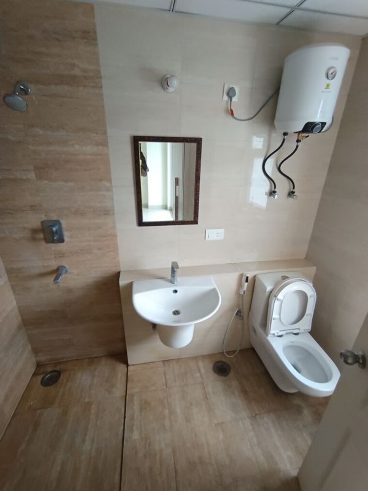 Bathroom, shree-vardhman-victoria 3.5 Bedroom 2150 Sq.Ft. Apartment In Sector 70 Gurgaon 10628830