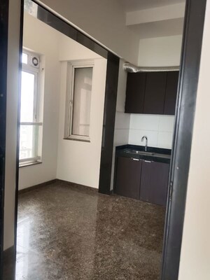 Room in 2 BHK Apartment at Kalpataru Radiance, Goregaon West – for Rent