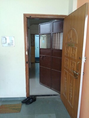 2 BHK Apartment – Entrance View at Bhusari Colony - for Rent