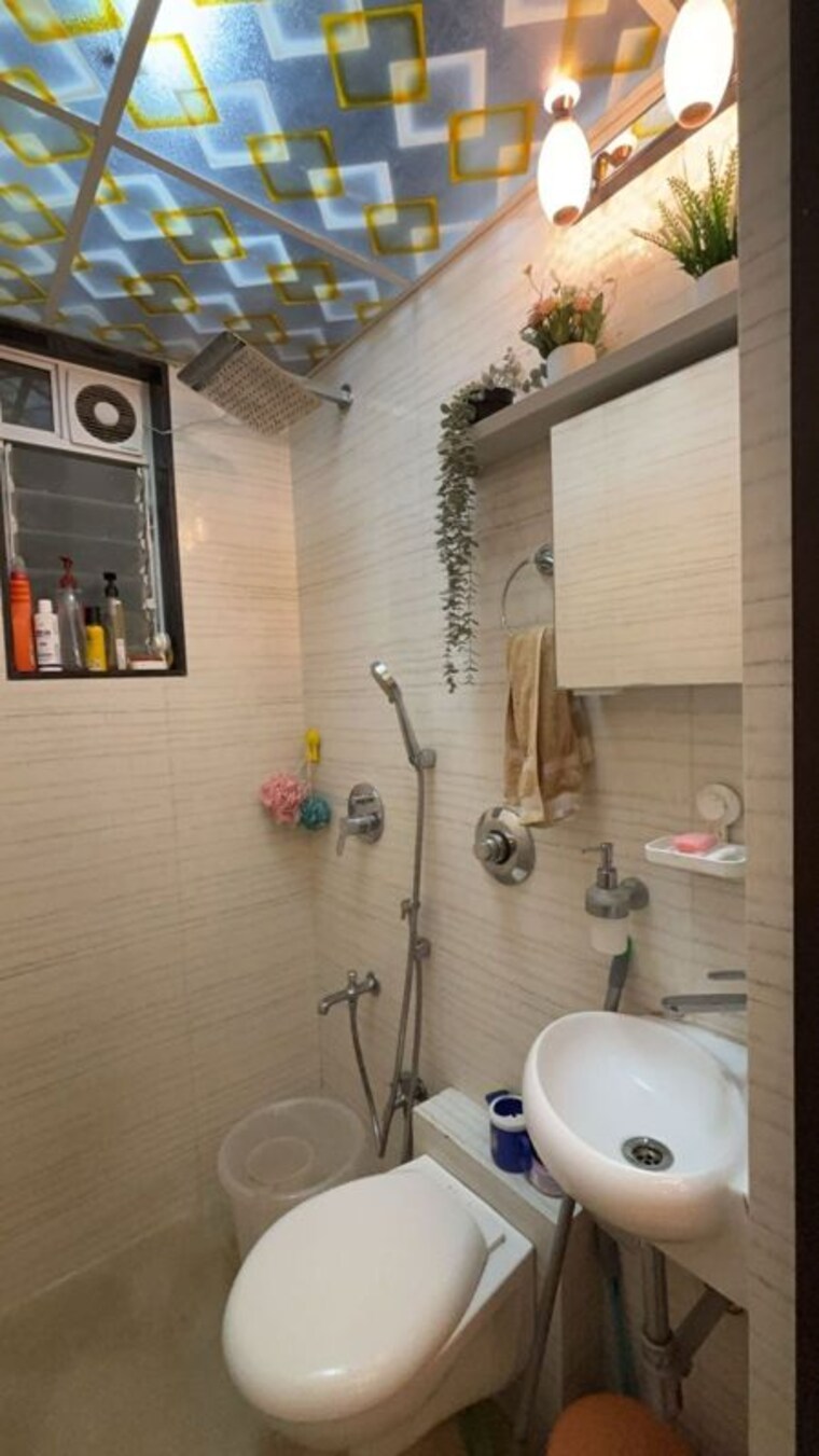 Bathroom, hubtown-harmony 1.5 Bedroom 425 Sq.Ft. Apartment In Matunga Mumbai 10628845