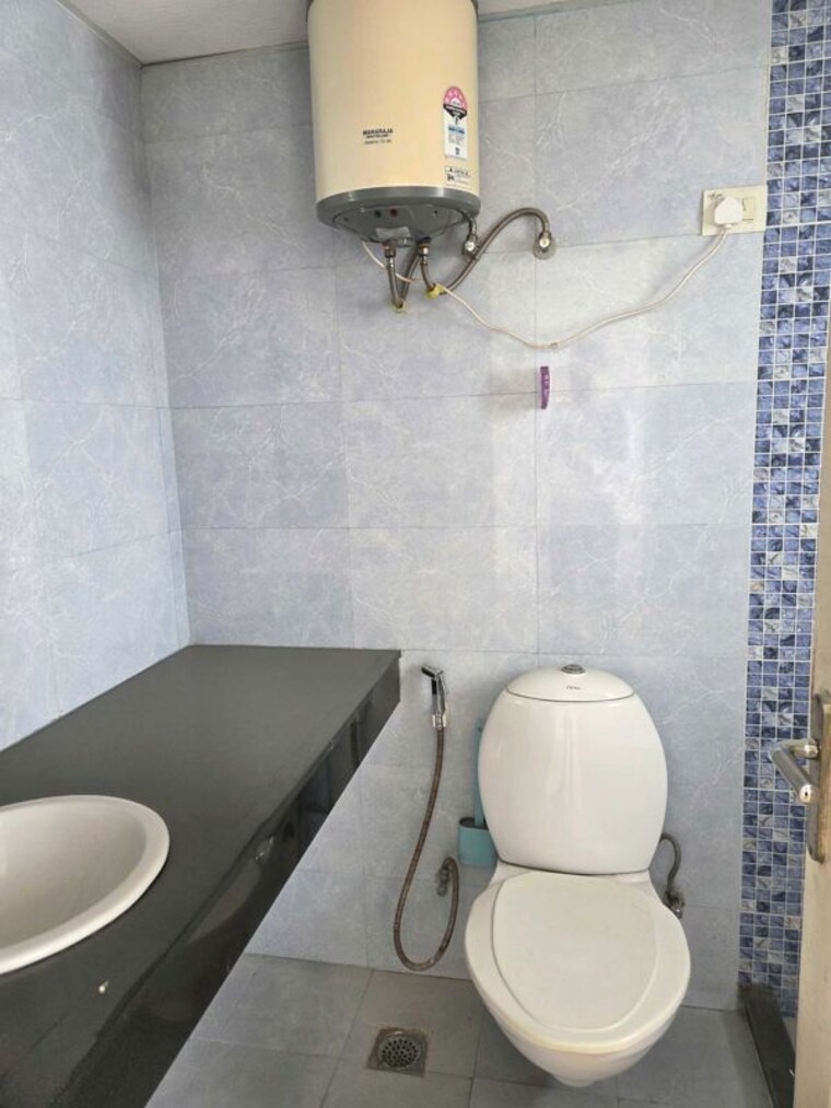 Bathroom, sector 23 2 Bedroom 1250 Sq.Ft. Builder Floor In Sector 23 Gurgaon 10628864