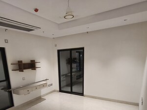 Room in 3 BHK Apartment at Aparna One, Shaikpet – for Rent