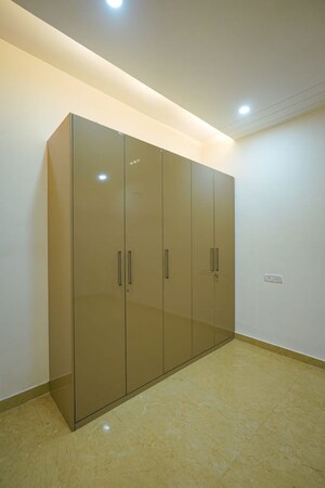 Room in 4 BHK Independent House at Vip Road – for Sale