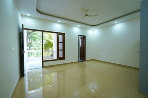 Room in 4 BHK Independent House at Vip Road – for Sale