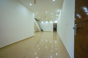 Room in 4 BHK Independent House at Vip Road – for Sale