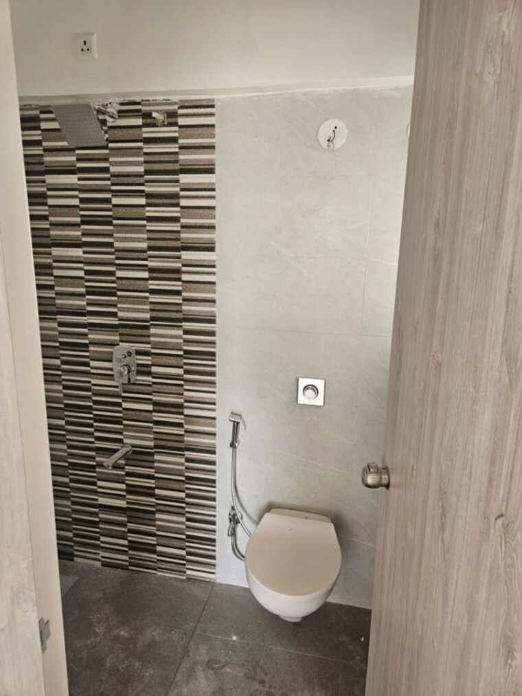 Bathroom, goyal-my-homes-wakad 2 Bedroom 710 Sq.Ft. Apartment In Wakad Pune 10628873