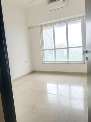 Room in 3 BHK Apartment at Kalpataru Radiance, Goregaon West – for Rent