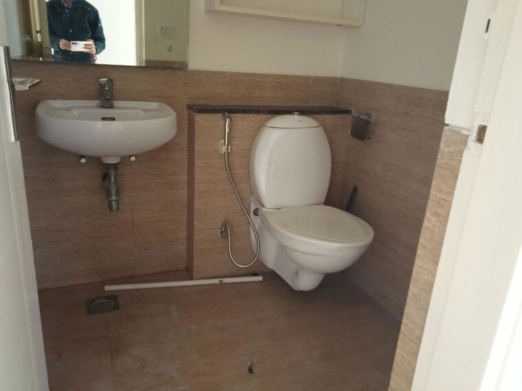 Bathroom, sector 23 3 Bedroom 1550 Sq.Ft. Builder Floor In Sector 23 Gurgaon 10628887