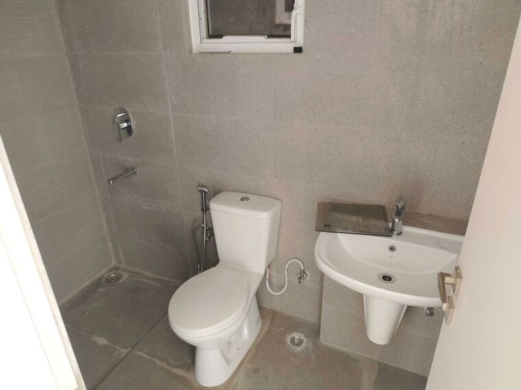Bathroom, sector 21 3 Bedroom 1250 Sq.Ft. Builder Floor In Sector 21 Gurgaon 10628909