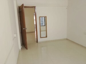 Room in 2 BHK Apartment at Serenity Complex, Andheri West – for Rent