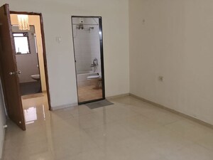 Room in 2 BHK Apartment at Serenity Complex, Andheri West – for Rent