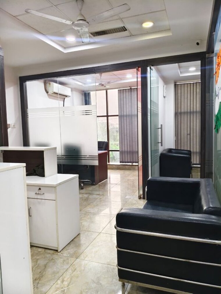 Living Room, sector 63 Commercial Office Space 2000 Sq.Ft. In Sector 63 Noida 10628219