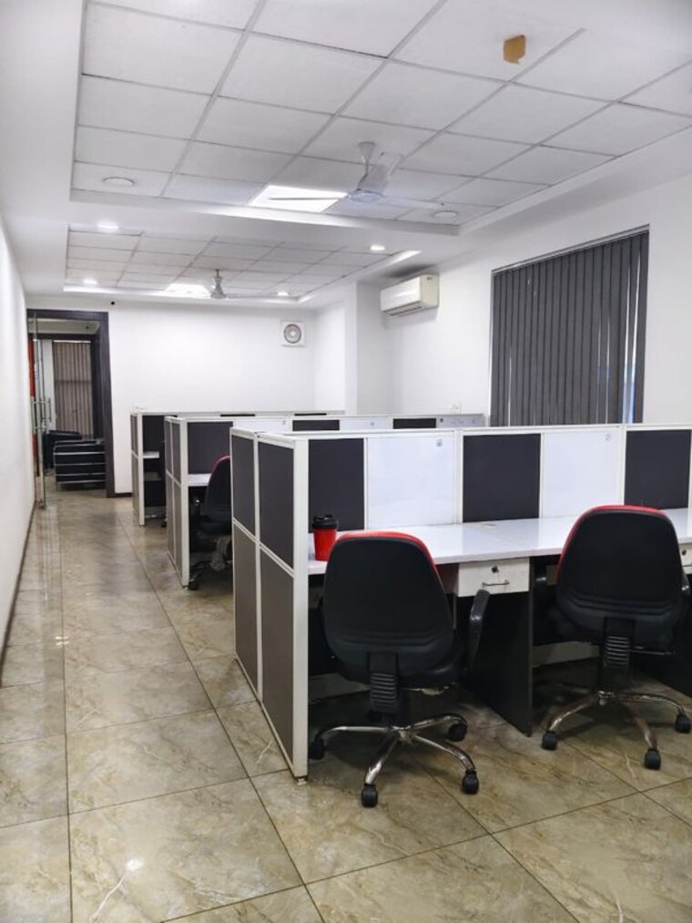 Team Area, sector 63 Commercial Office Space 2000 Sq.Ft. In Sector 63 Noida 10628219
