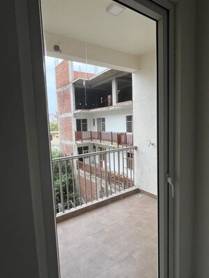 Balcony in 2.5 BHK Apartment at Smart World Orchard, Sector 61 – for Rent