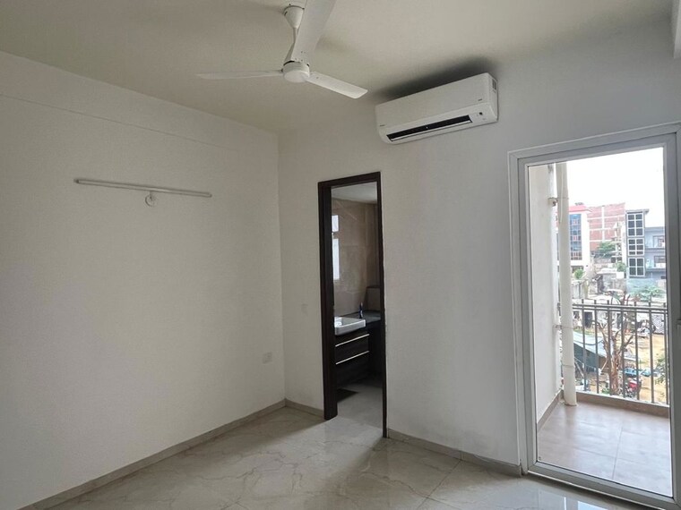 Room, smart-world-orchard 2.5 Bedroom 2836 Sq.Ft. Apartment In Sector 61 Gurgaon 10628937