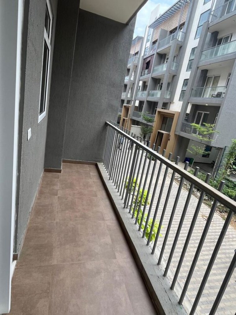 Balcony, smart-world-orchard 2.5 Bedroom 2836 Sq.Ft. Apartment In Sector 61 Gurgaon 10628937