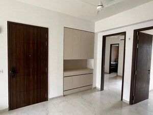 Room in 2.5 BHK Apartment at Smart World Orchard, Sector 61 – for Rent
