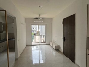 Room in 2.5 BHK Apartment at Smart World Orchard, Sector 61 – for Rent